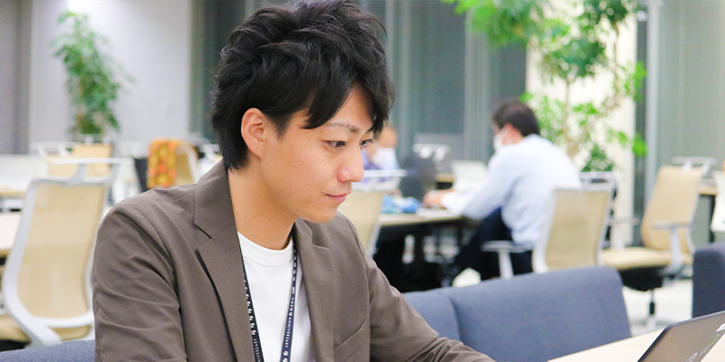 「その人にとって最も成果を出せるやり方が、自分のやり方と同じとは限らない」全国1位のトップセールスに聞く、チーム成果を最大化するためのマネジメント論。