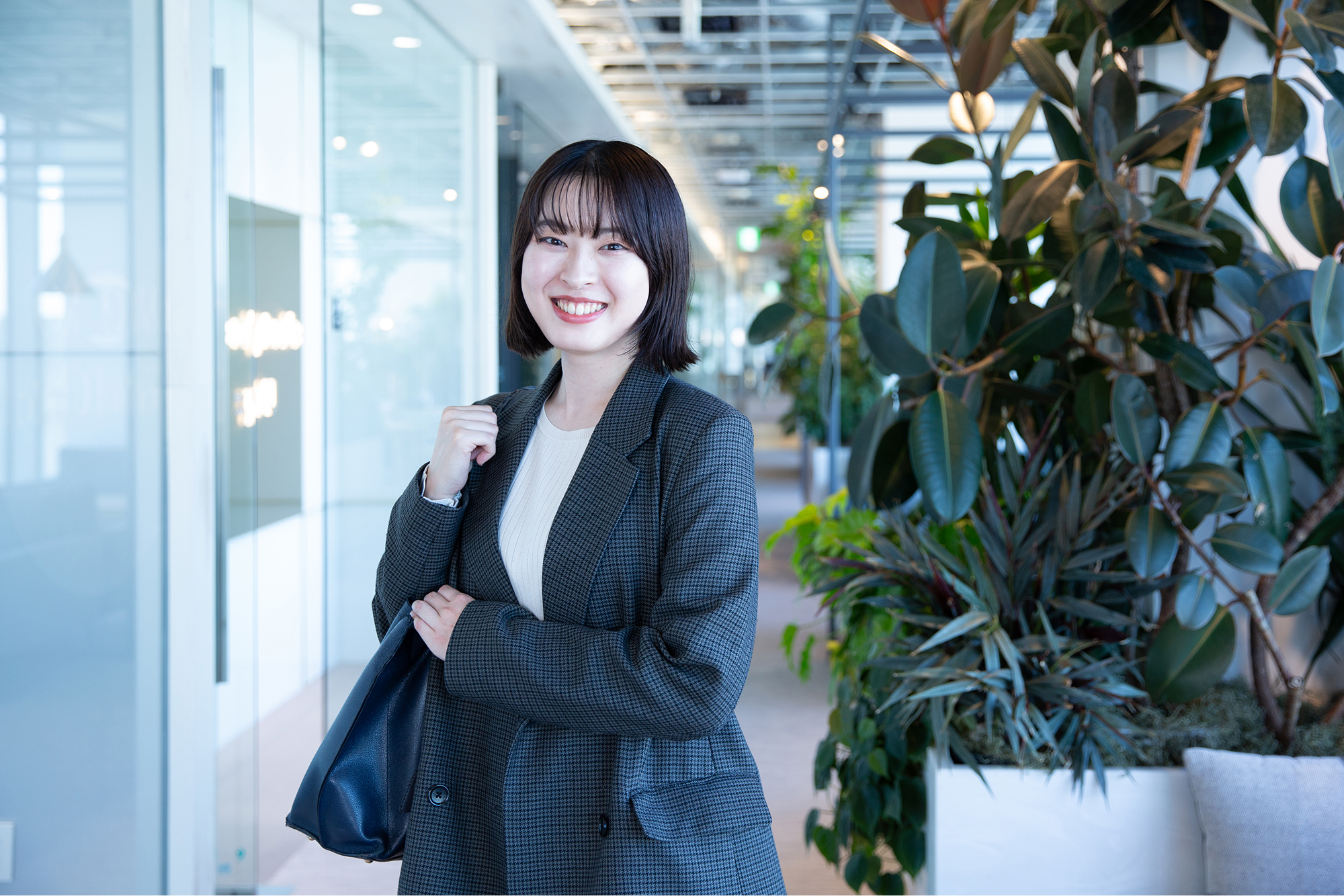 美容部員から不動産テック営業へ。異業種からの挑戦で広がる視野